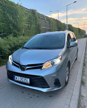 Toyota Sienna cena 107000 przebieg: 83000, rok produkcji 2018 z Warszawa małe 92